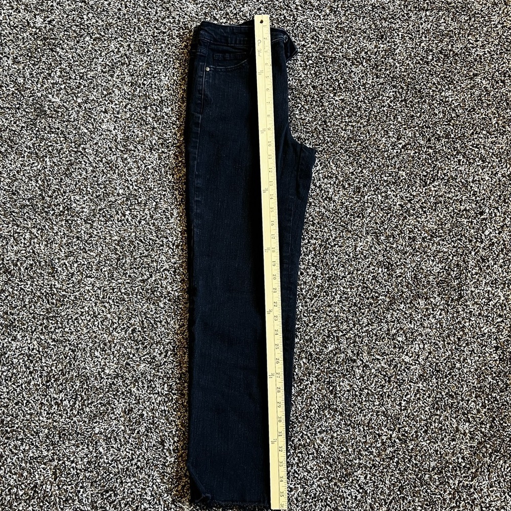 Black High-Waisted Jeans - Picture 8 of 8